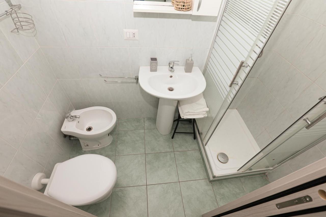 Affittacamere "San Martino Rooms" เจนัว ภายนอก รูปภาพ